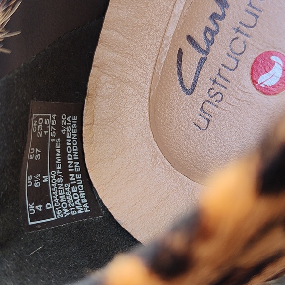 Clarks Unstructured Leopard Print Shoes - Picture 7 of 8